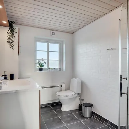 Amazing In With 5 Bedrooms, Sauna & Wifi * Skjern