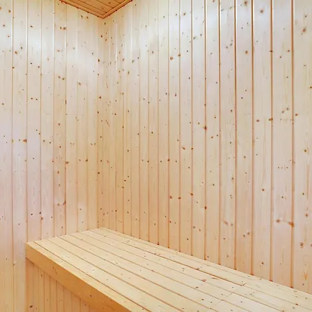 Amazing In With 5 Bedrooms, Sauna & Wifi *