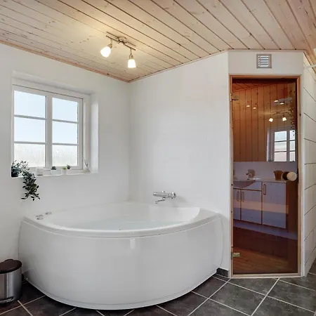 Amazing In With 5 Bedrooms, Sauna & Wifi Casa de Férias *