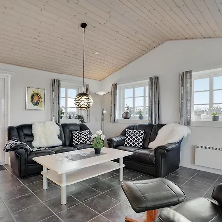 Amazing In With 5 Bedrooms, Sauna & Wifi Casa de Férias *