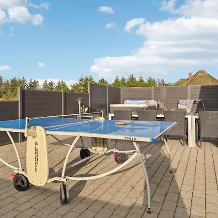 Casa de Férias Amazing In With 5 Bedrooms, Sauna & Wifi Skjern
