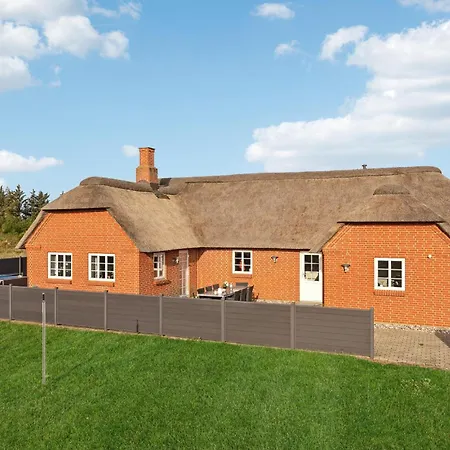 Amazing In With 5 Bedrooms, Sauna & Wifi